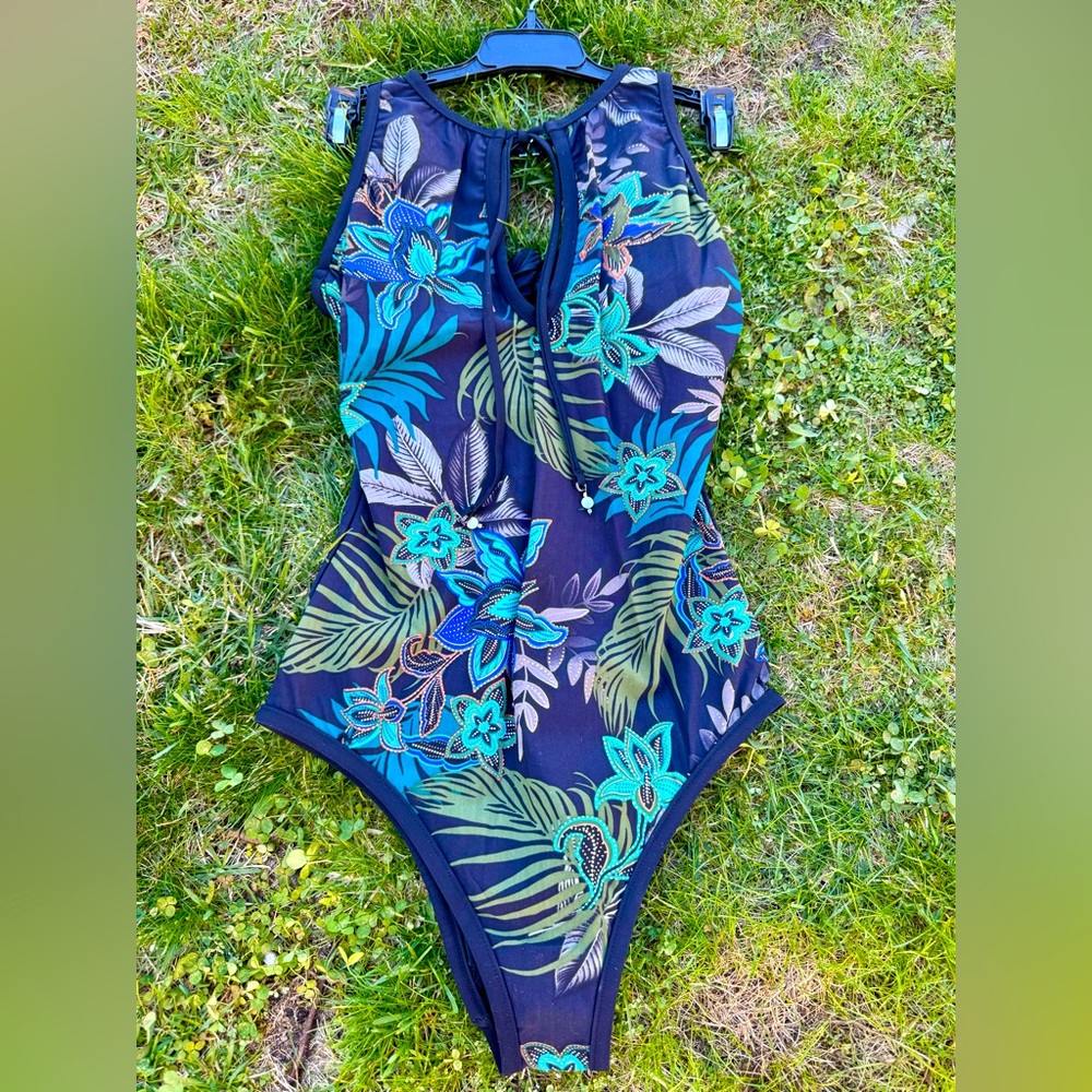 Amoressa One Piece swimsuit size 6 NWT